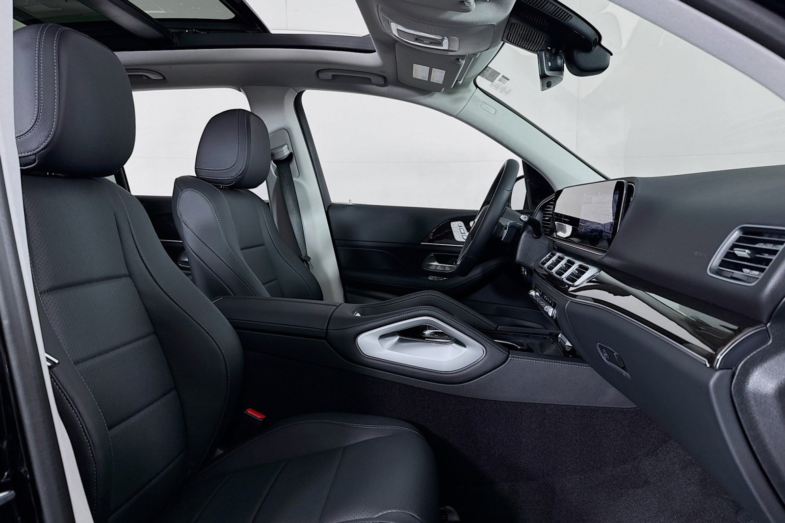 New 2026 Black Mercedes-Benz GLE 450 4MATIC® SUV image 6