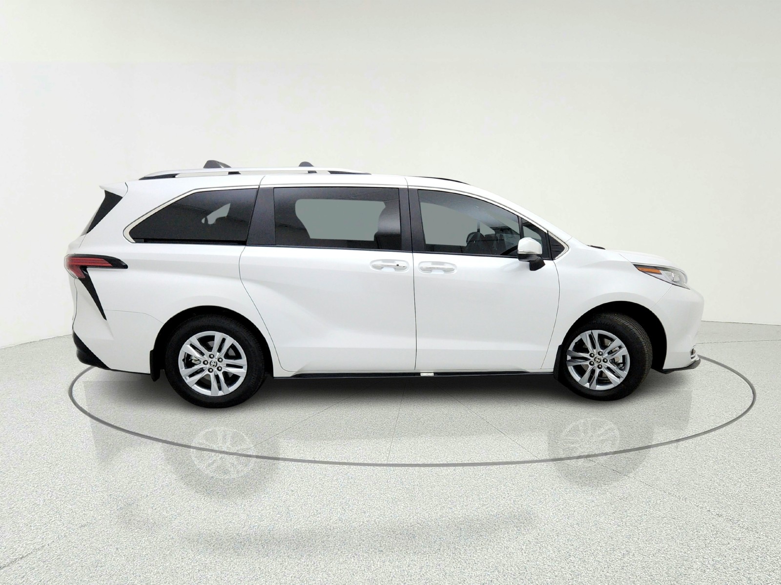 Used 2025 WINDCHILL PEARL Toyota Rear-Entry handicap Conversions 5 PASSENGER image 7