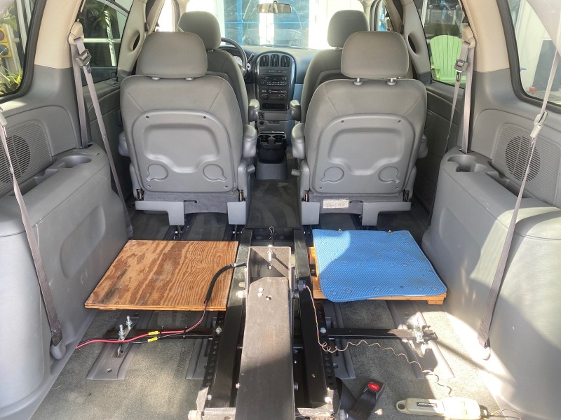 2006 Dodge Caravan SXT LOW MILES 28,367 1 OWNER HANDICAP LIFT in , 