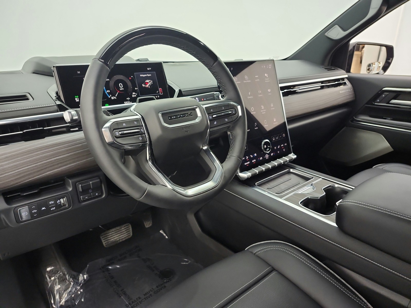 Used 2025 Onyx Black GMC e4WD Crew Cab Max Range Denali image 12