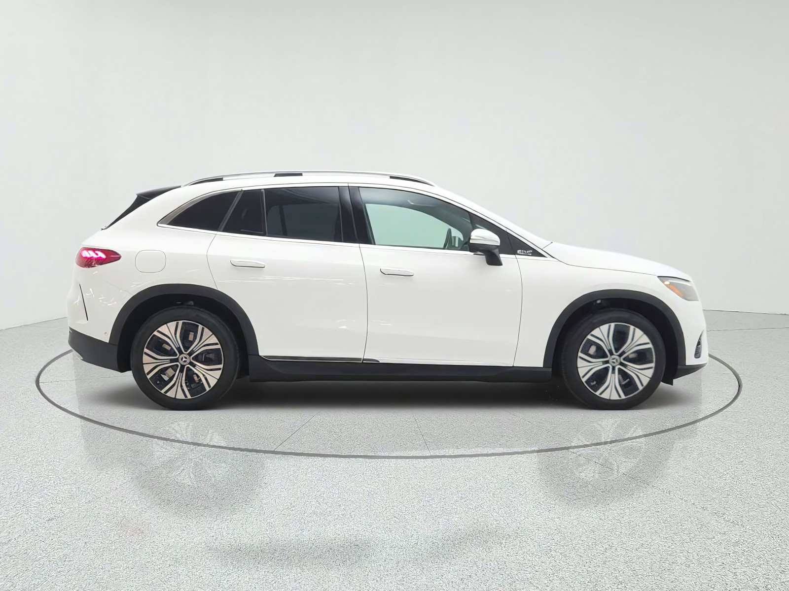 New 2027 Polar White Mercedes-Benz EQE 320+ SUV image 4