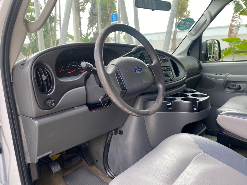 2008 Ford Econoline Wagon XLT 15 PASSENGERS E350 CLEAN in , 
