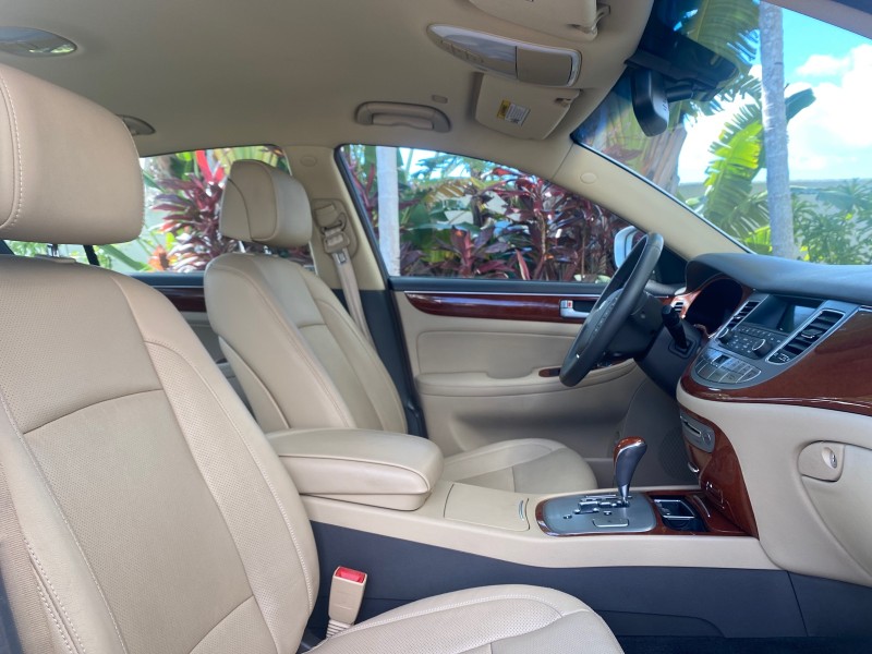 2013 Hyundai Genesis 3.8L LOW MILES 33,576 in , 