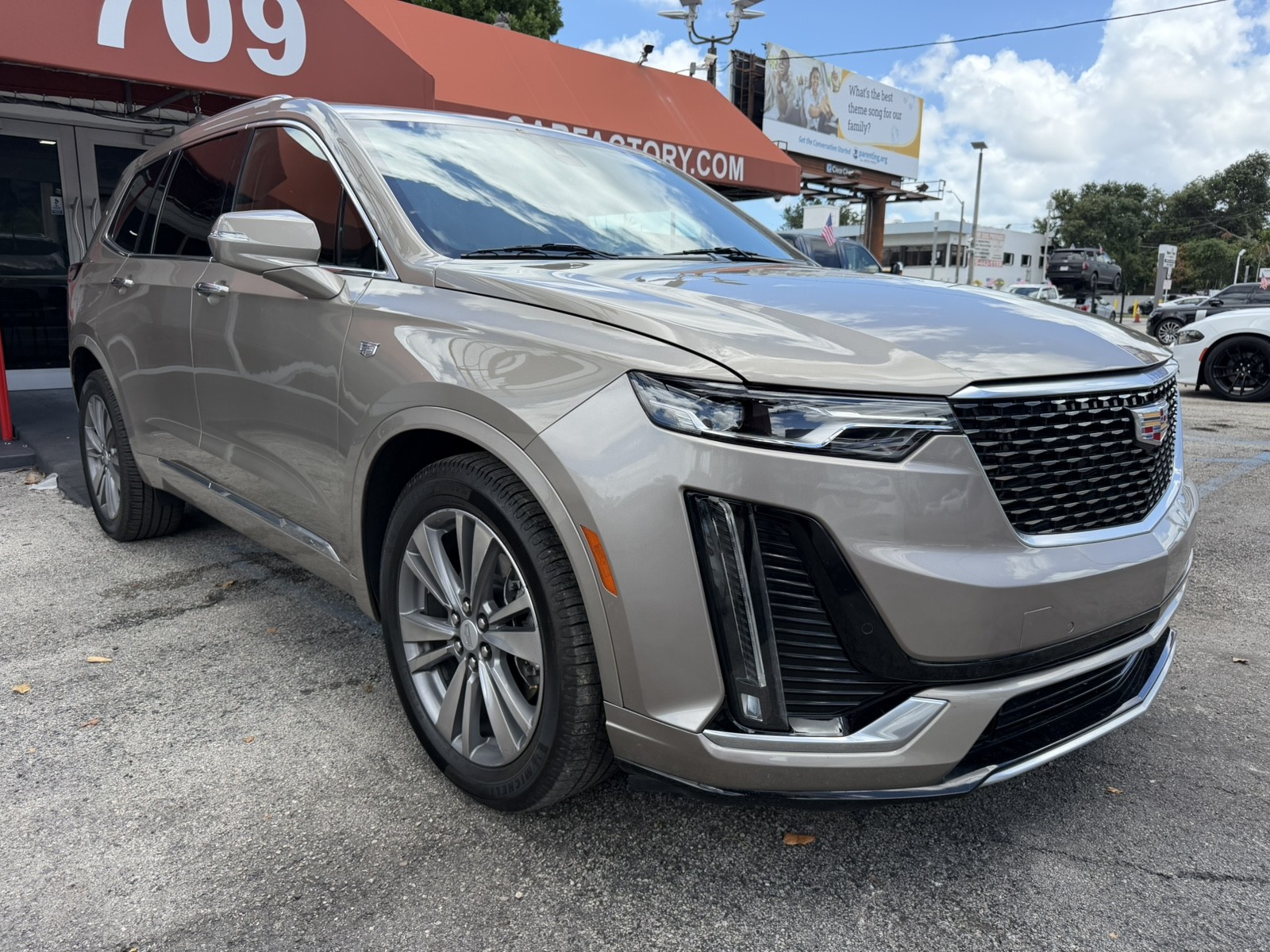 2022 Cadillac XT6 - $25,988
