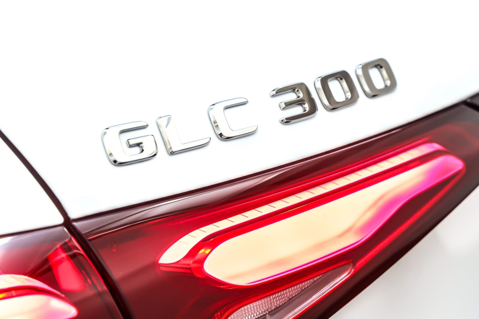 New 2026 Polar White Mercedes-Benz GLC 300 image 9