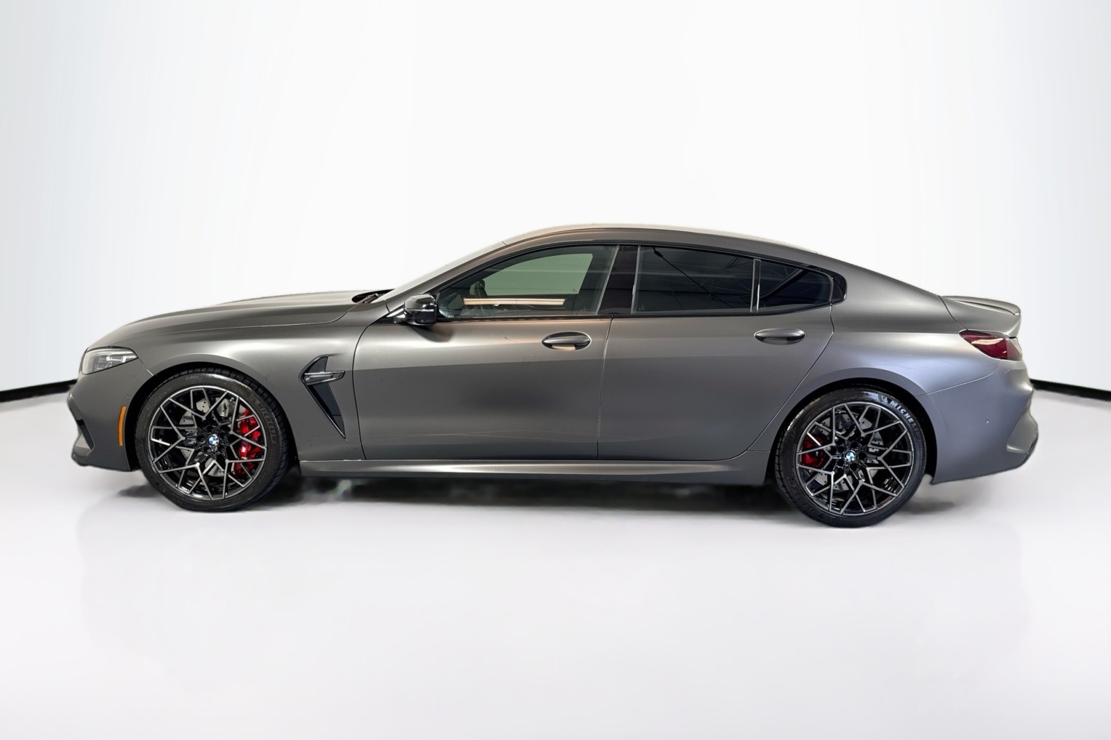 Used 2022 Marina Bay Blue Metallic BMW Competition image 8