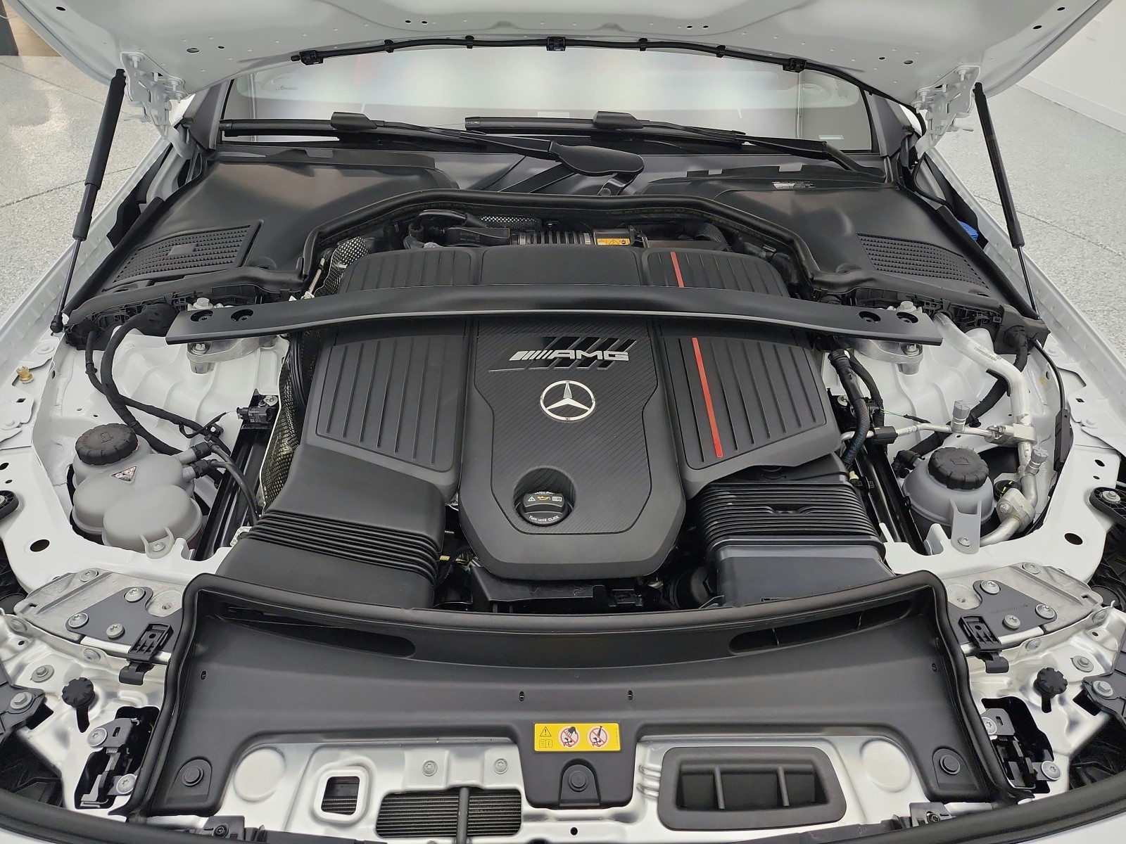 New 2026 MANUFAKTUR Moonlight White Metallic Mercedes-Benz AMG® CLE 53 4MATIC+ Coupe image 12