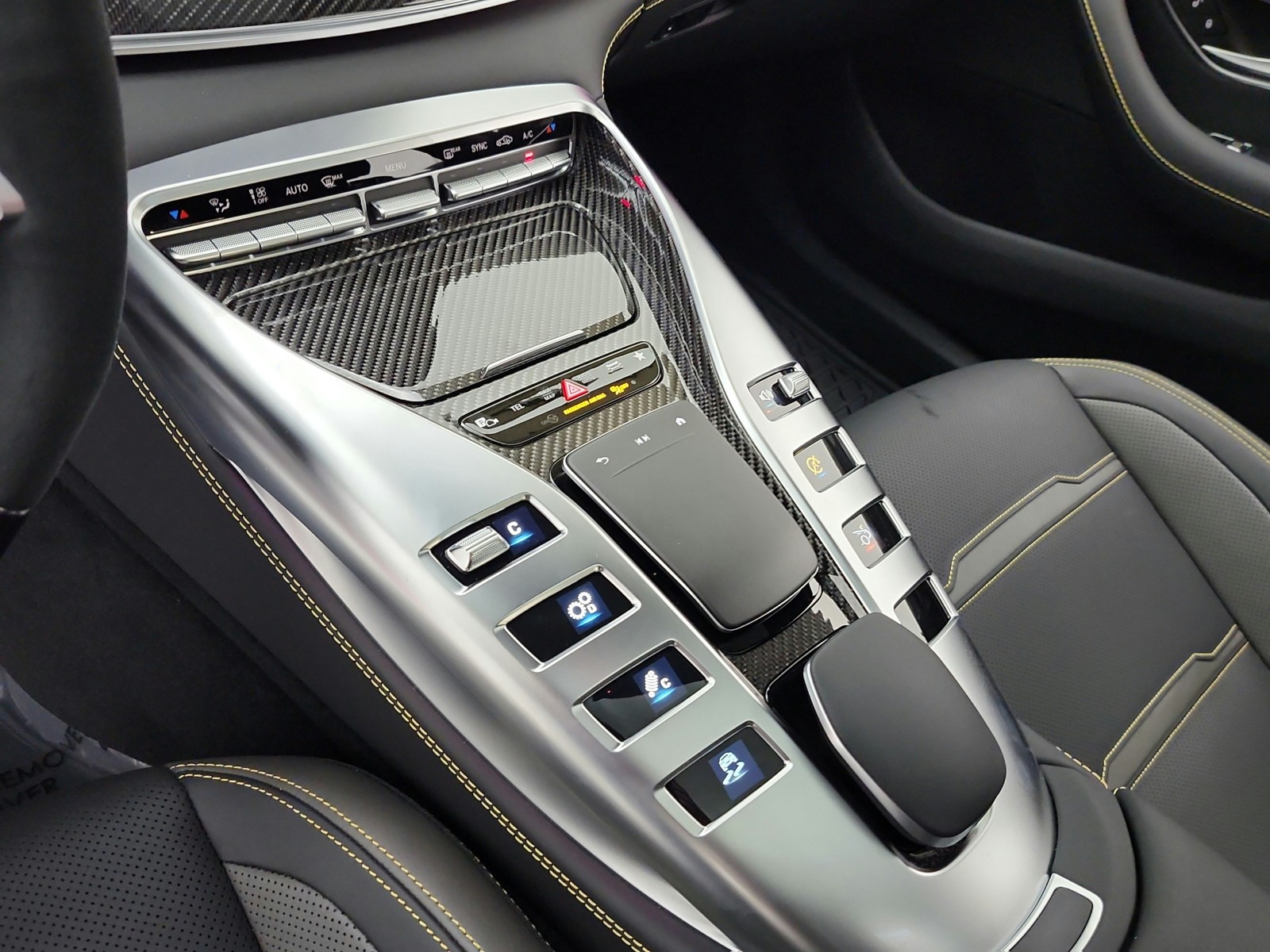 New 2026 MANUFAKTUR Graphite Grey Magno Mercedes-Benz AMG® GT 43 image 10