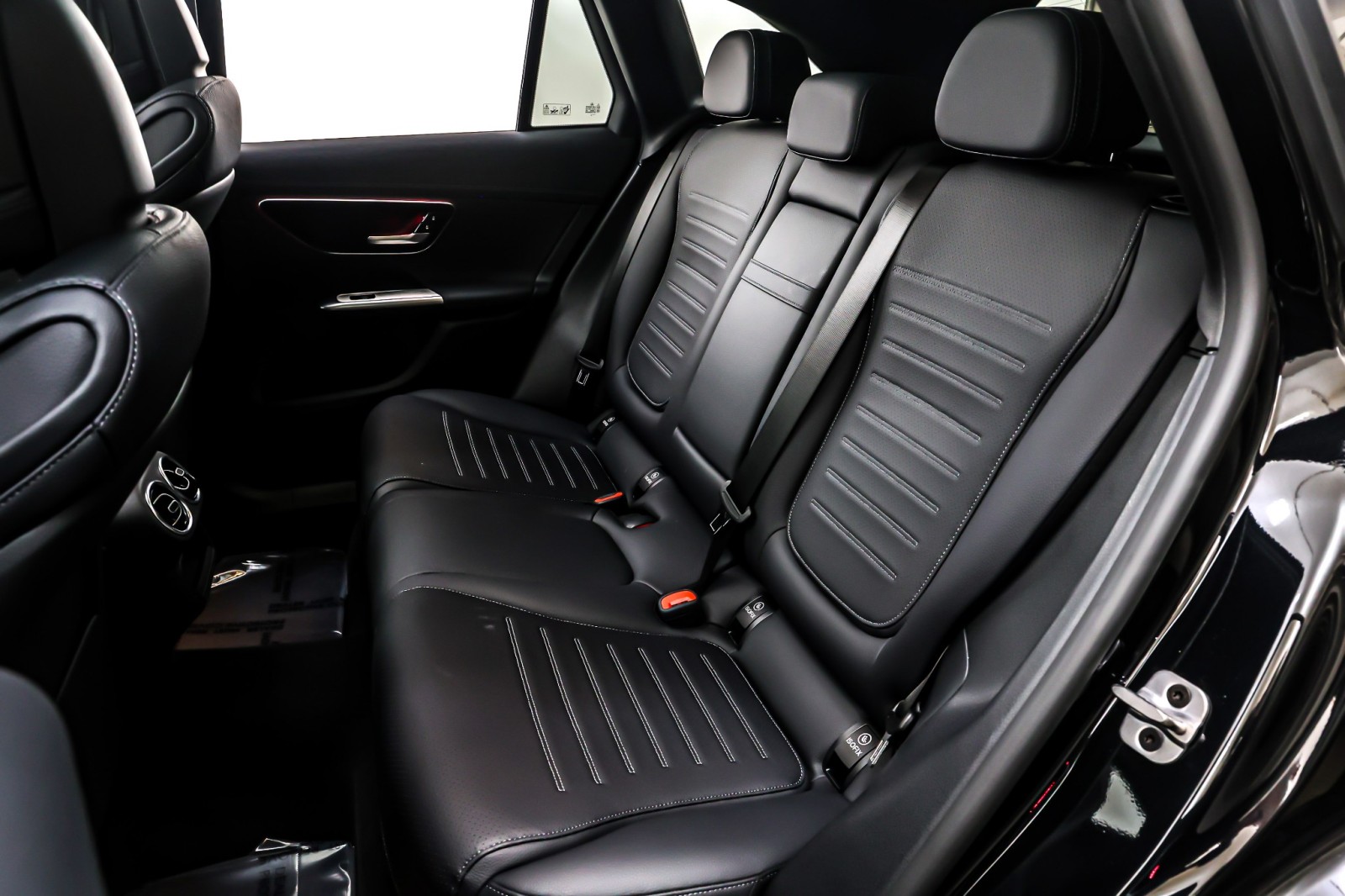 Used 2024 Obsidian Black Metallic Mercedes-Benz GLC 300 4MATIC® SUV image 8