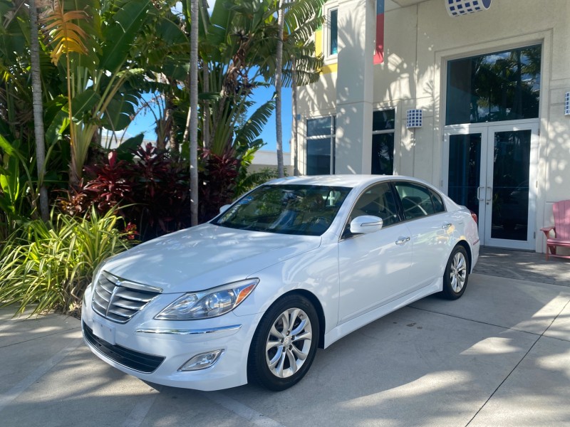 2013 Hyundai Genesis 3.8L LOW MILES 33,576 in , 