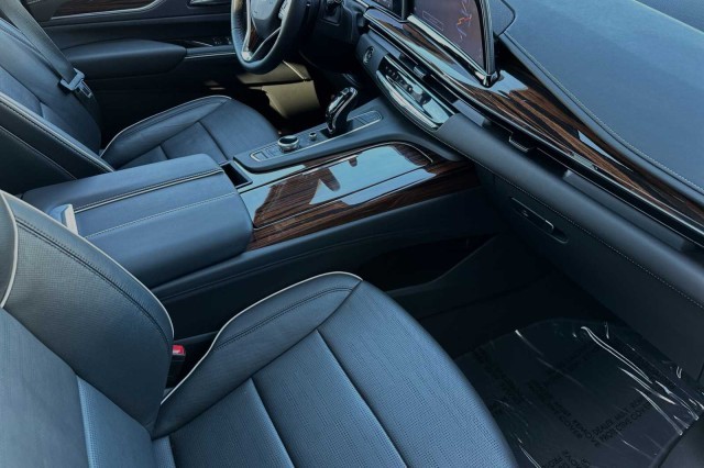 2023 Cadillac Escalade 4WD Premium Luxury 16
