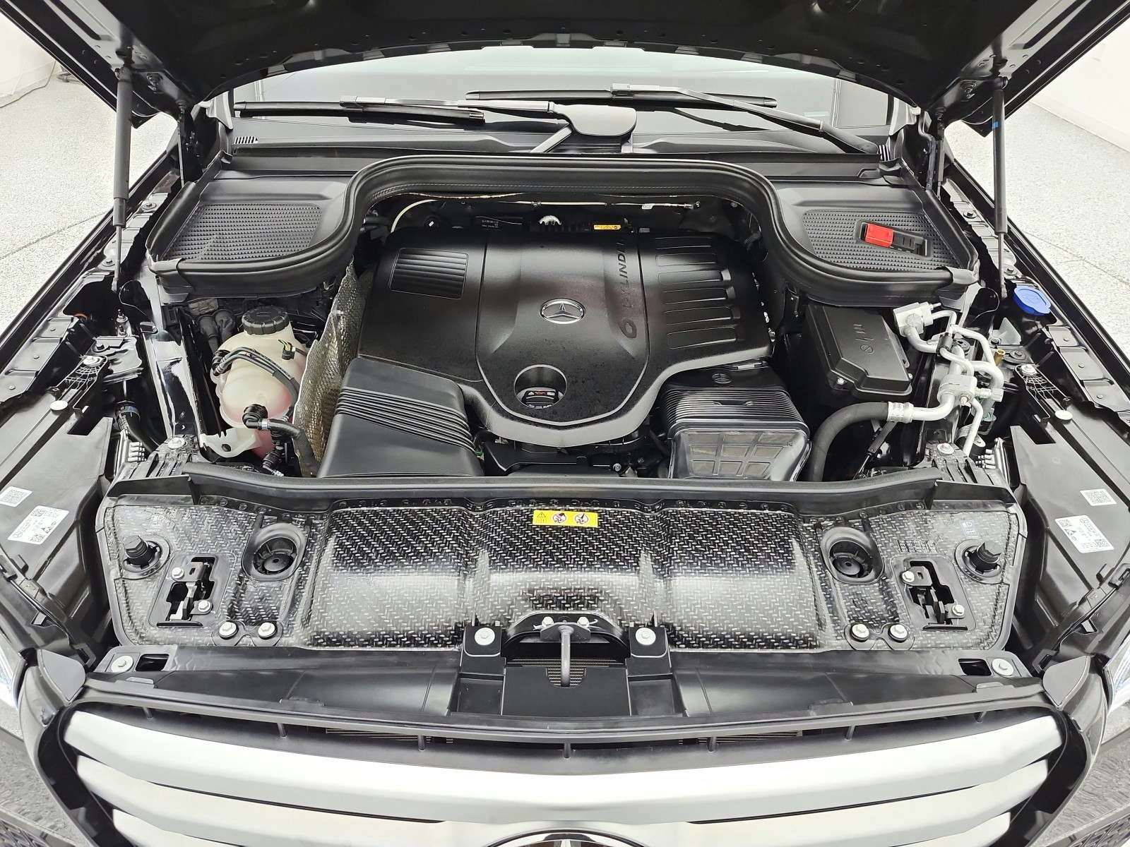 Certified Used 2026 Obsidian Black Metallic Mercedes-Benz GLS 450 4MATIC® SUV image 16