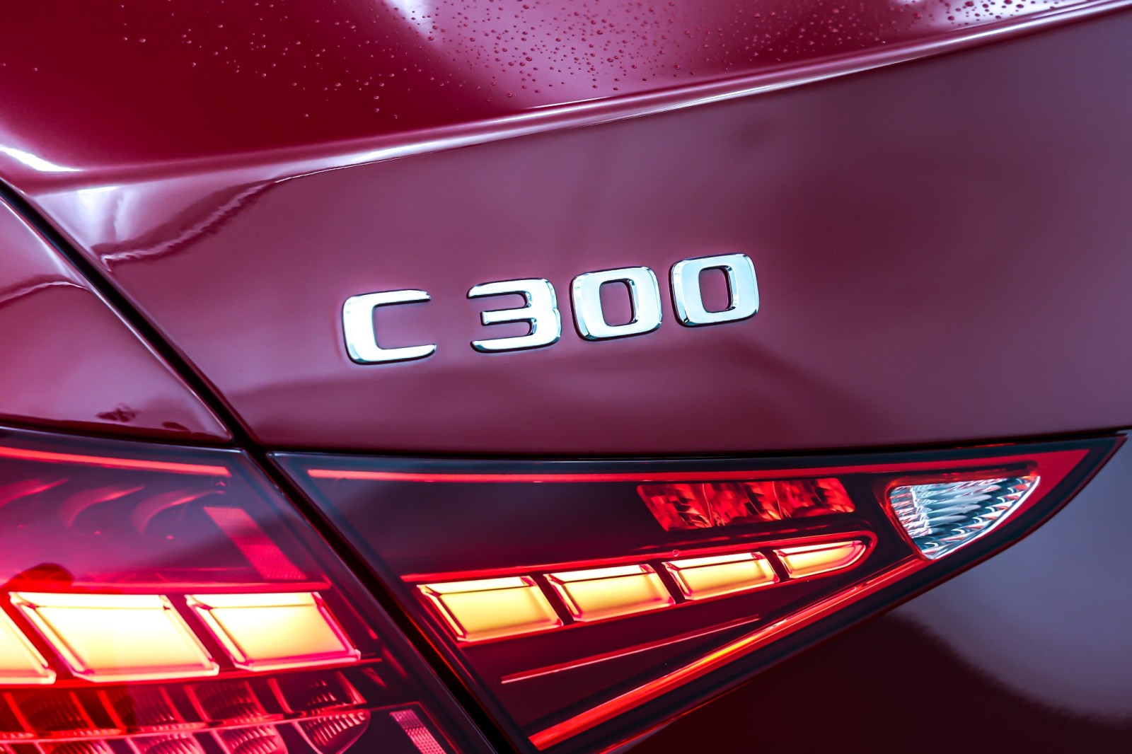 New 2026 MANUFAKTUR Patagonia Red Metallic Mercedes-Benz C 300 image 9