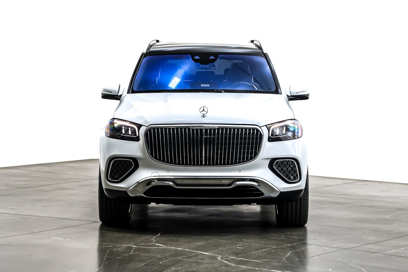 New 2026 MANUFAKTUR Moonlight White Metallic Mercedes-Benz Maybach GLS 600 image 2