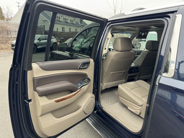 2019 Chevrolet Suburban Premier with Center Row Buckets 30