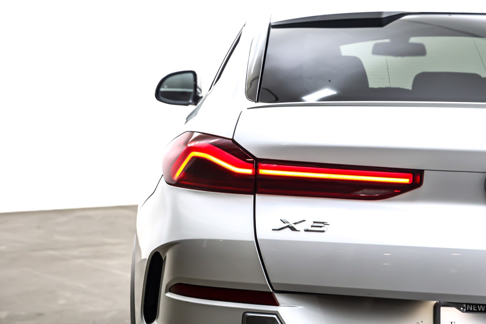 Used 2021 Mineral White Metallic BMW xDrive40i Sports Activity Coupe image 15