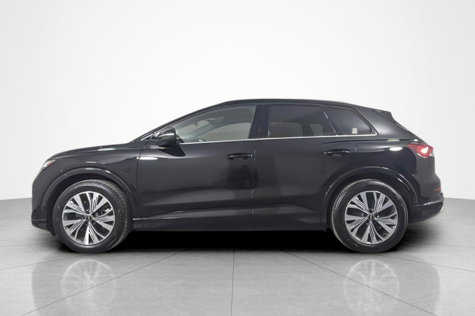 Certified Used 2023 Mythos Black Metallic Audi Premium Plus 40 RWD image 2
