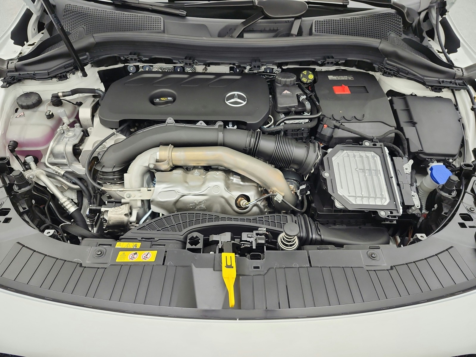 New 2026 Polar White Mercedes-Benz GLA 250 SUV image 12