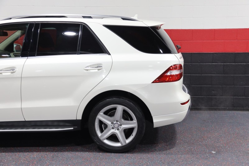 2014 Mercedes-Benz ML550 AMG Sport 4-Matic 4dr Suv in , 