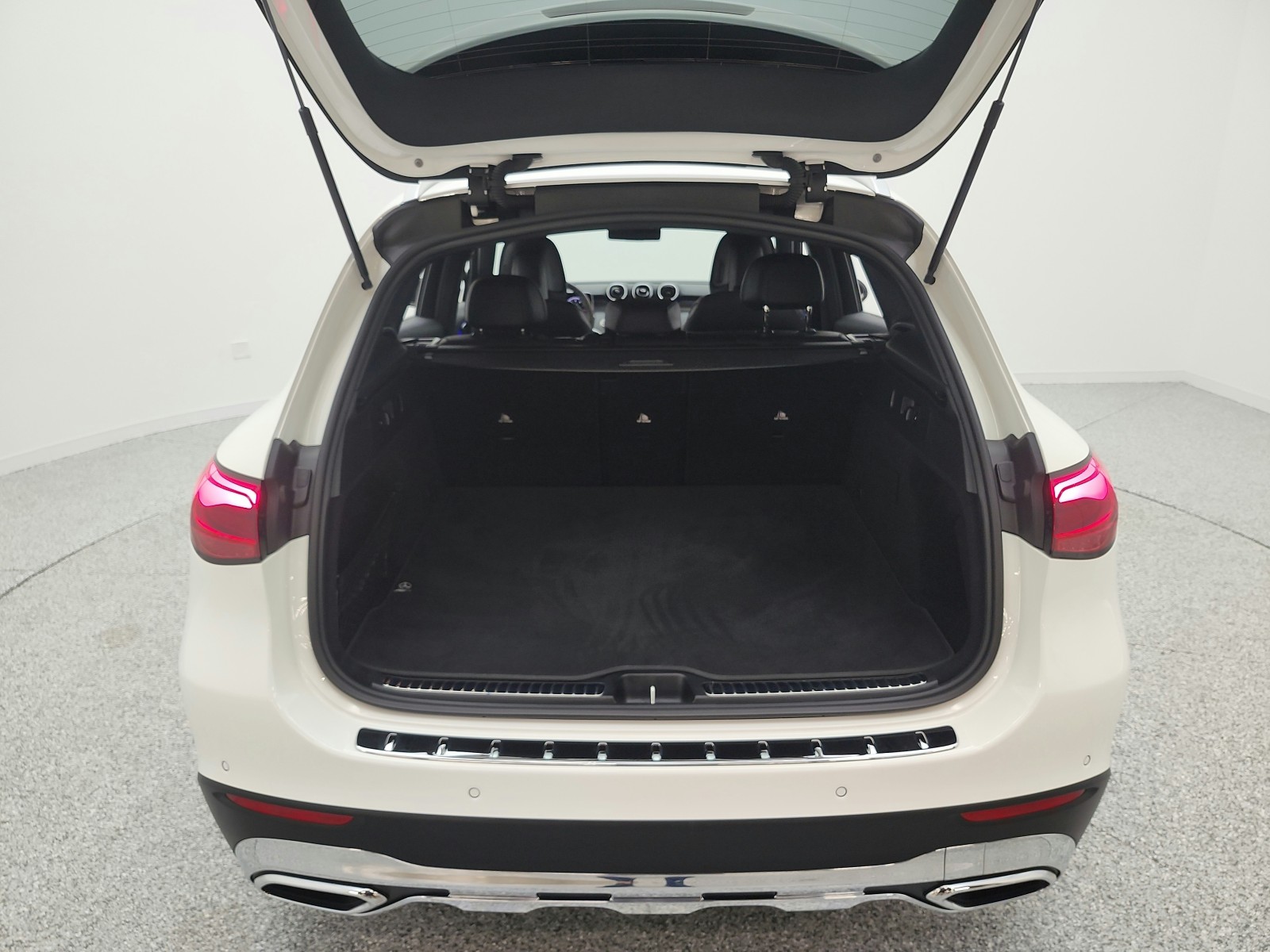 Certified Used 2025 Polar White Mercedes-Benz GLC 300 SUV image 23