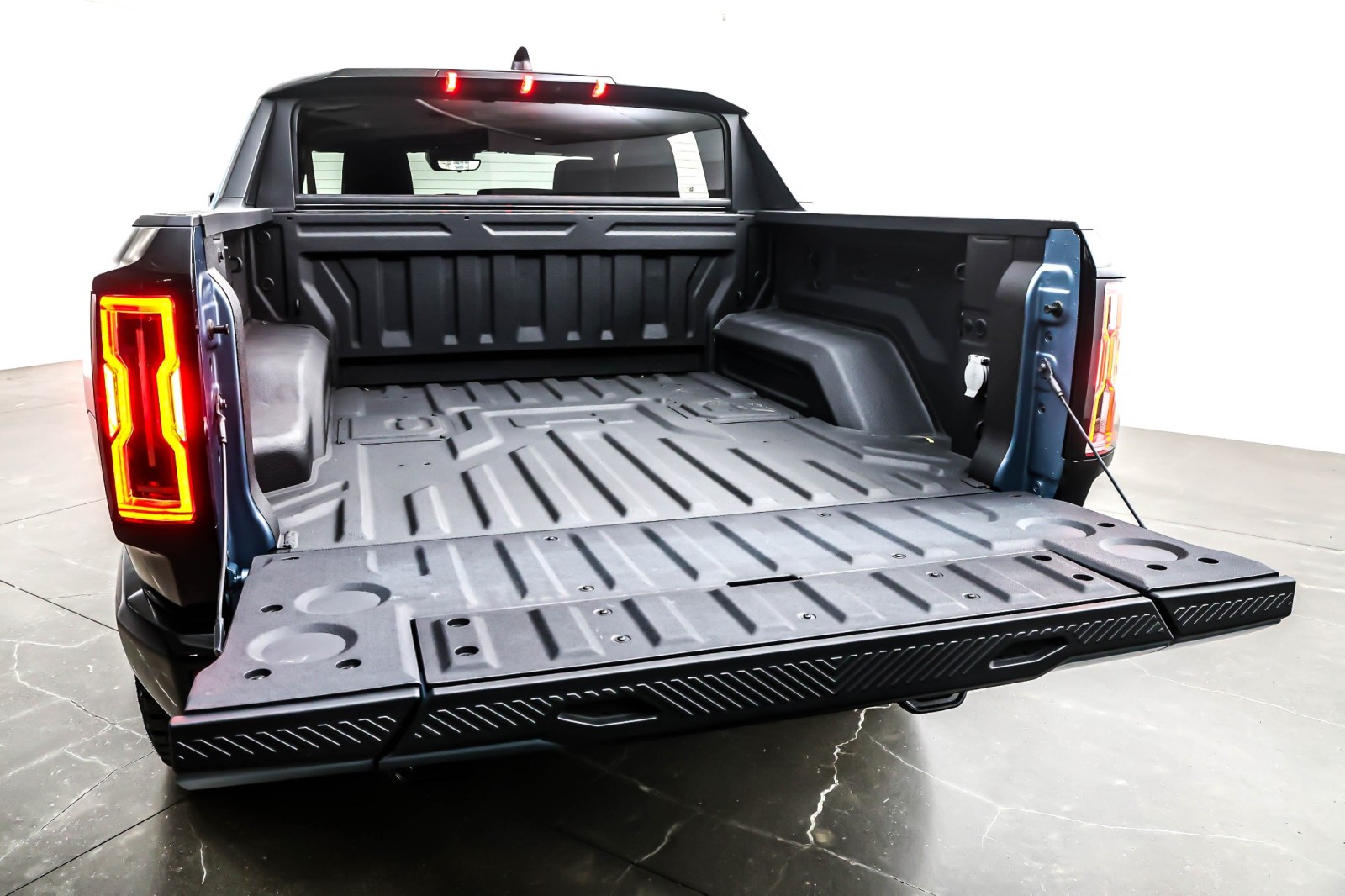 Used 2024 Neptune Blue Matte GMC e4WD Crew Cab 3X image 22