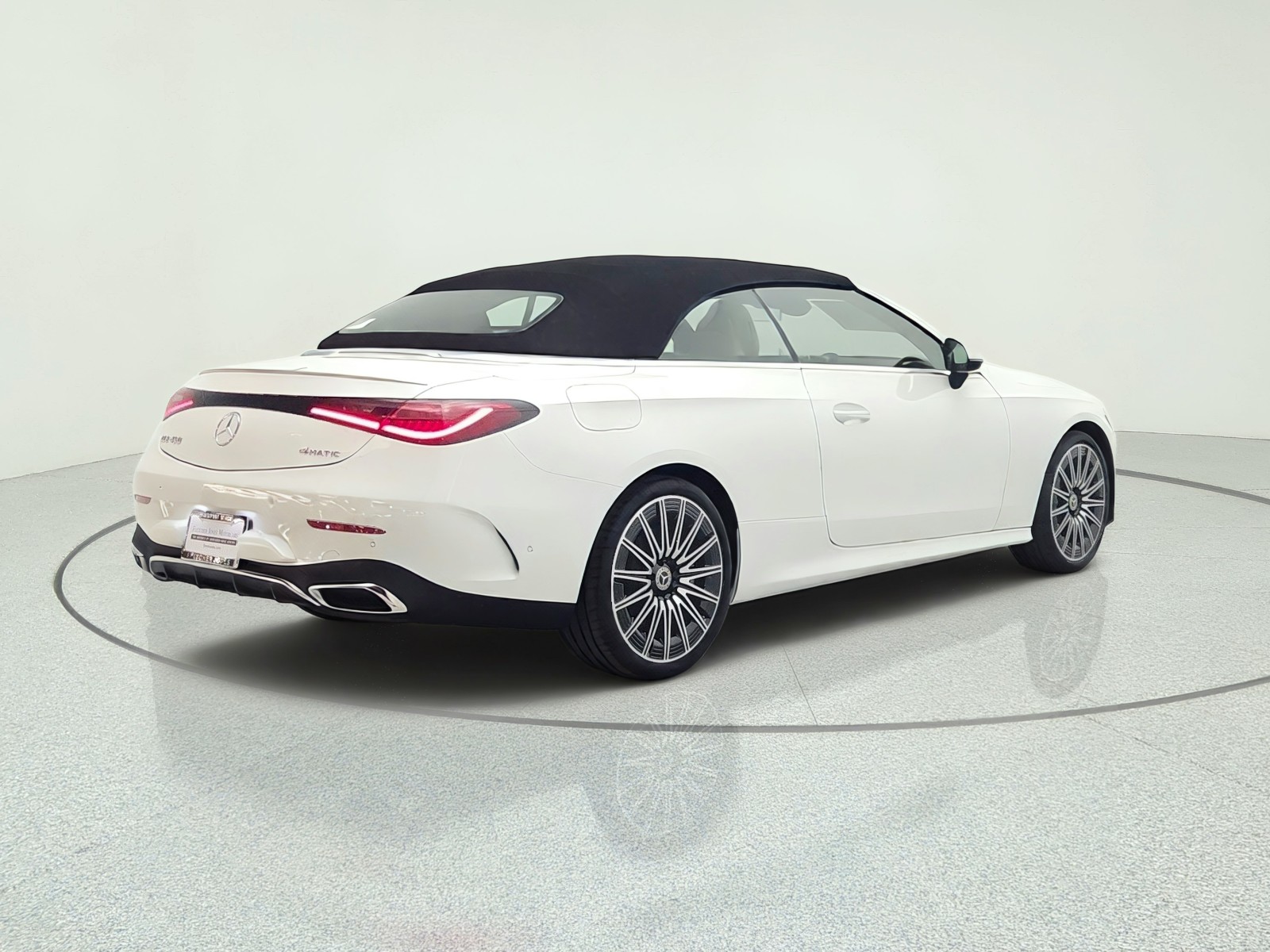 New 2027 MANUFAKTUR Moonlight White Metallic Mercedes-Benz CLE 450 4MATIC® Cabriolet image 5