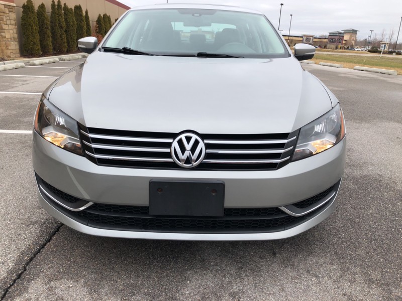 2013 Volkswagen Passat SE w/Sunroof in CHESTERFIELD, Missouri