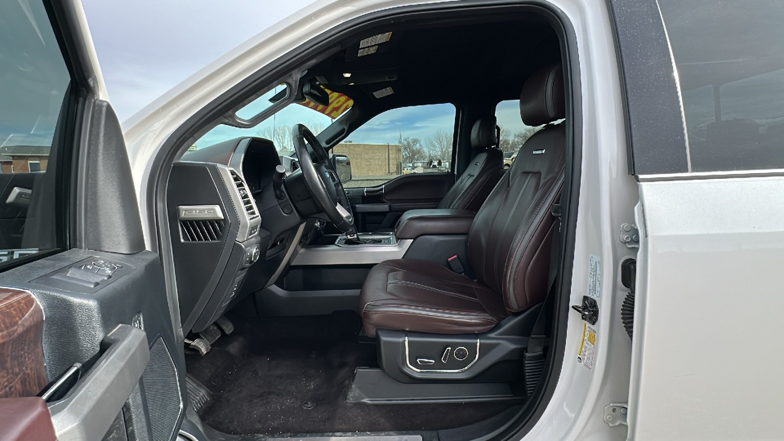 2016 Ford F-150 Platinum 29