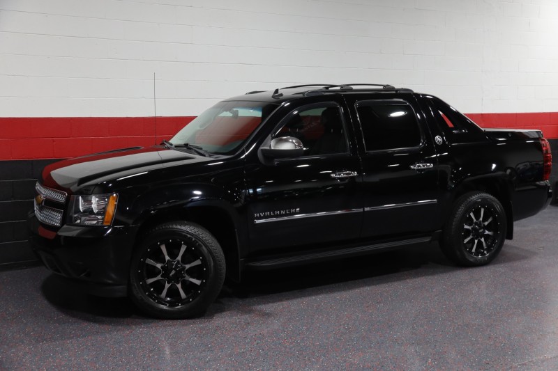 2013 Chevrolet Avalanche LTZ 4WD Black Diamond Edition 4dr Suv in , 