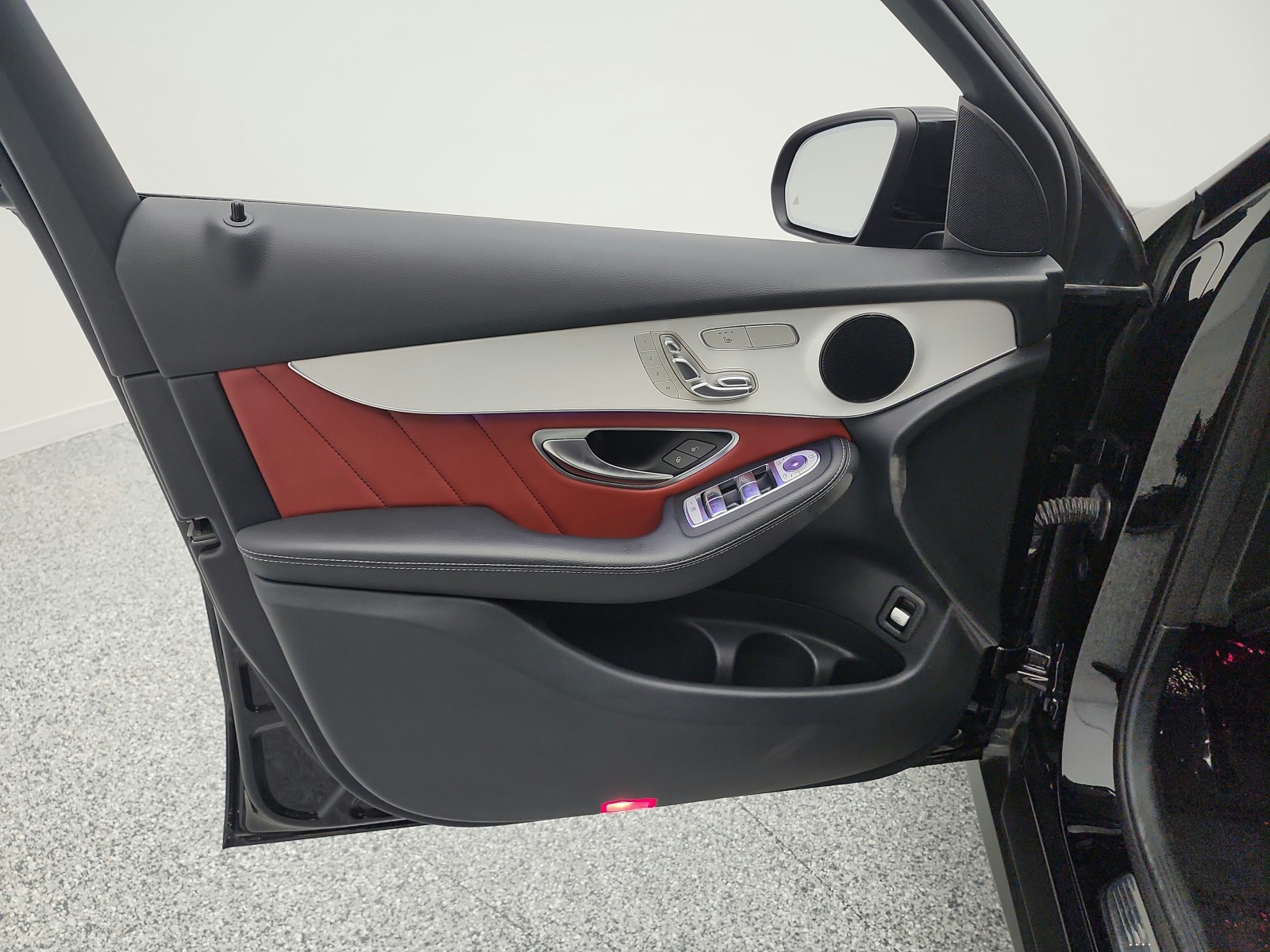 Used 2022 Black Mercedes-Benz GLC 300 SUV image 29