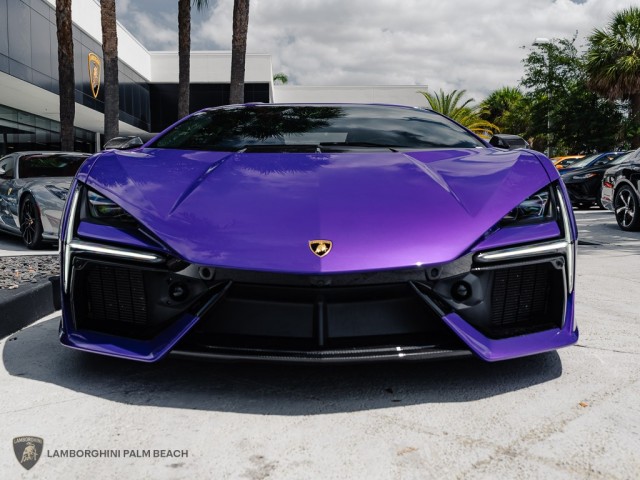Lamborghini Revuelto