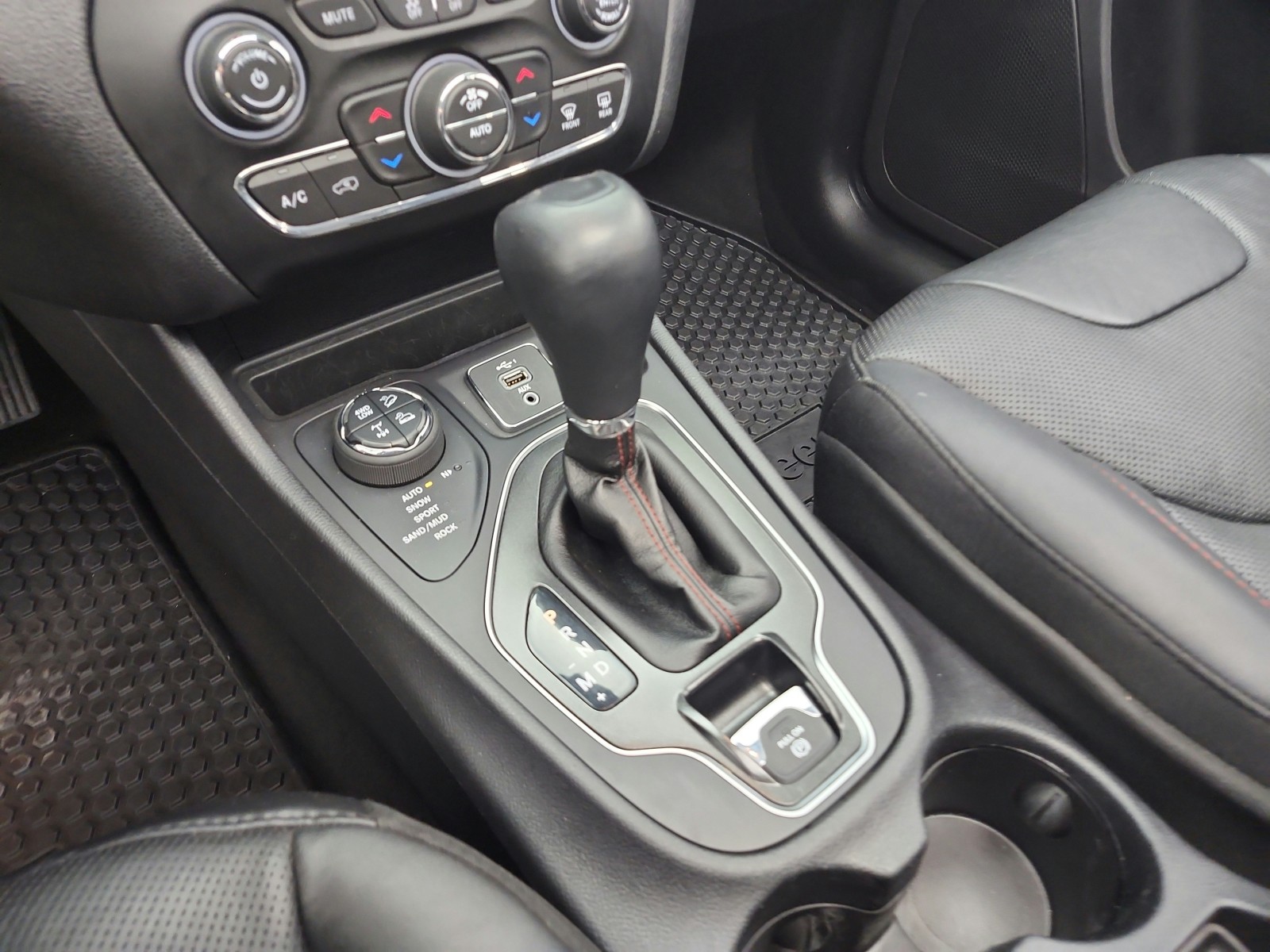 Used 2020 Granite Crystal Metallic Clearcoat Jeep Trailhawk Elite 4x4 image 22