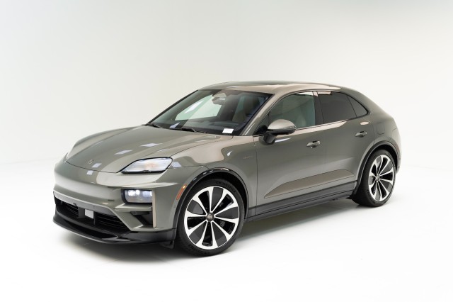 2025  Macan Turbo Electric in , 