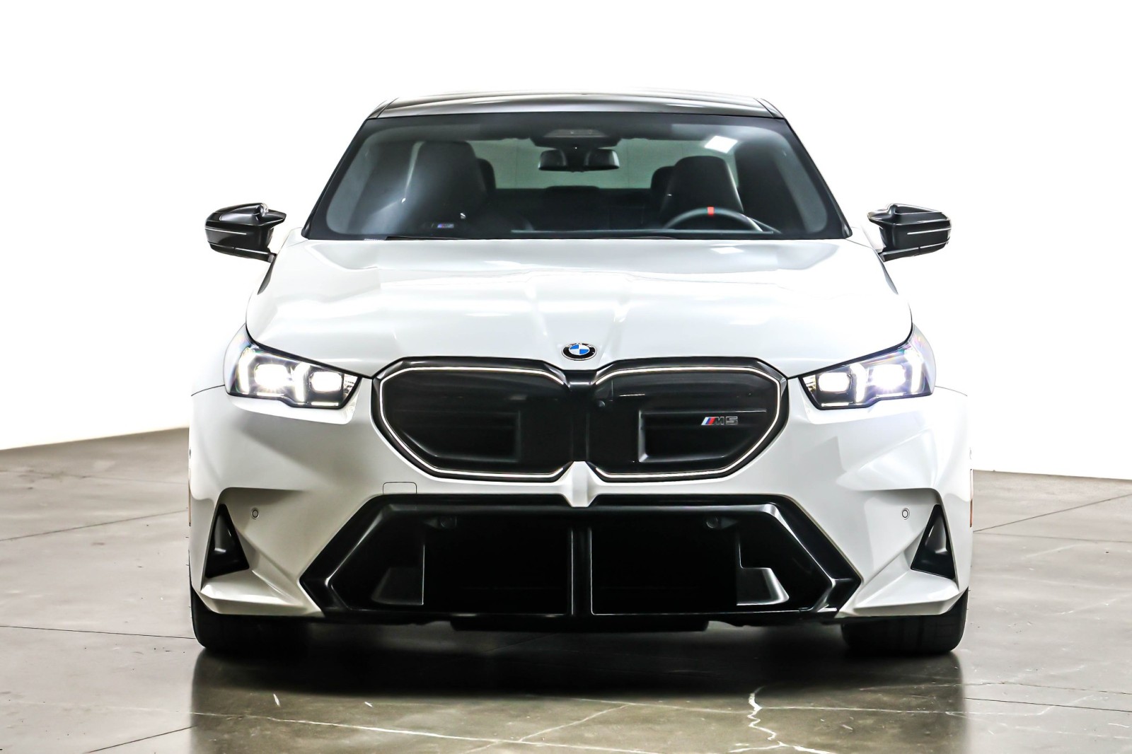Used 2025 Alpine White BMW Sedan image 3