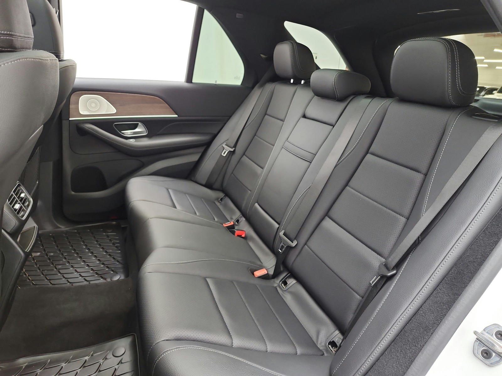 New 2026 MANUFAKTUR Moonlight White magno Mercedes-Benz GLE 450 4MATIC® SUV image 11