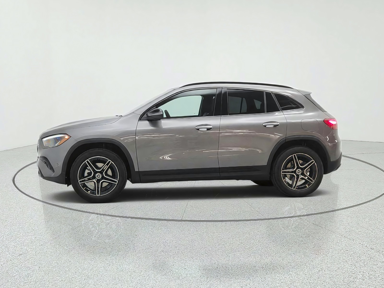 New 2026 Mountain Grey Metallic Mercedes-Benz GLA 250 SUV image 8