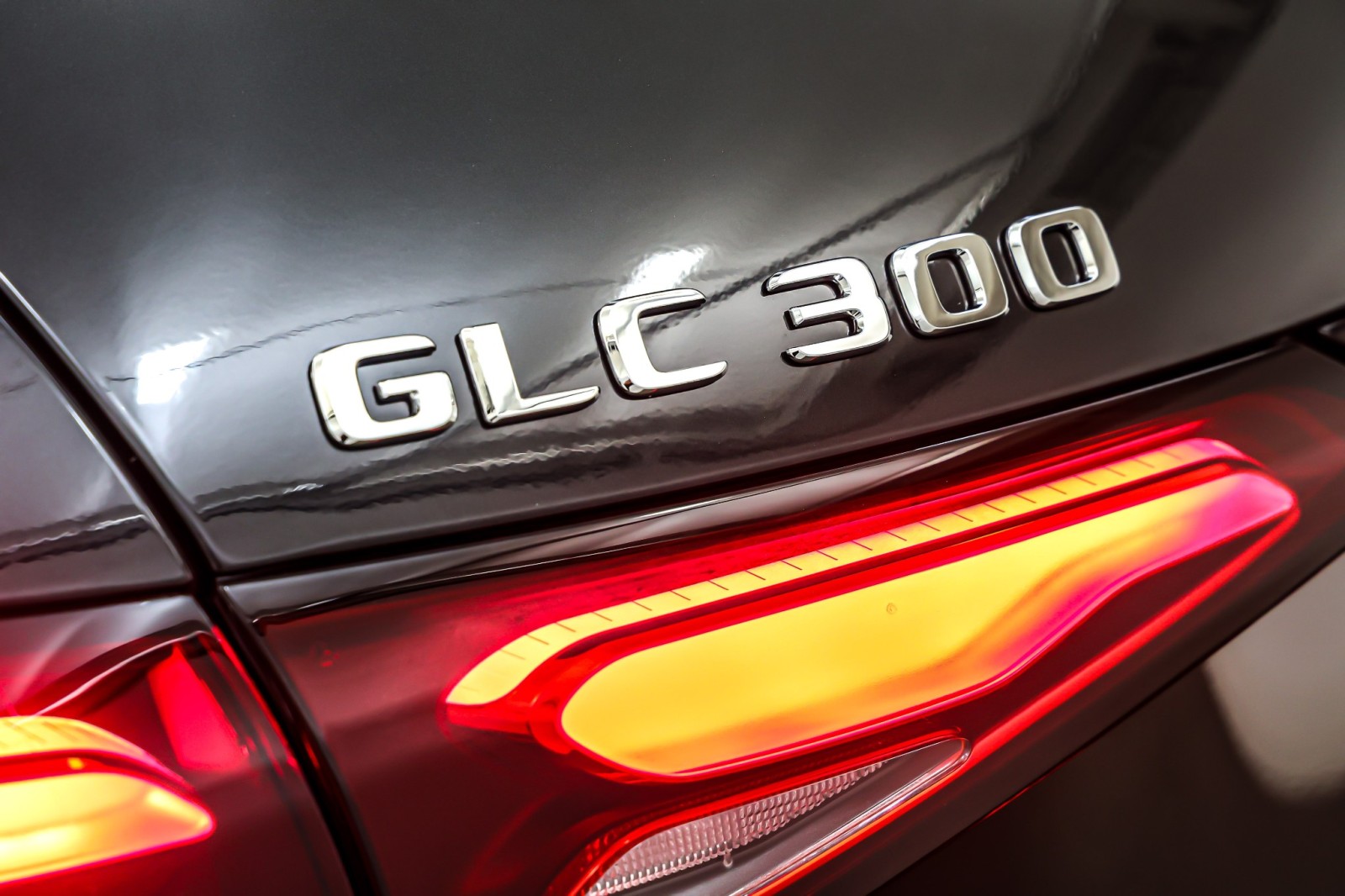 New 2026 Graphite Grey Metallic Mercedes-Benz GLC 300 SUV image 9