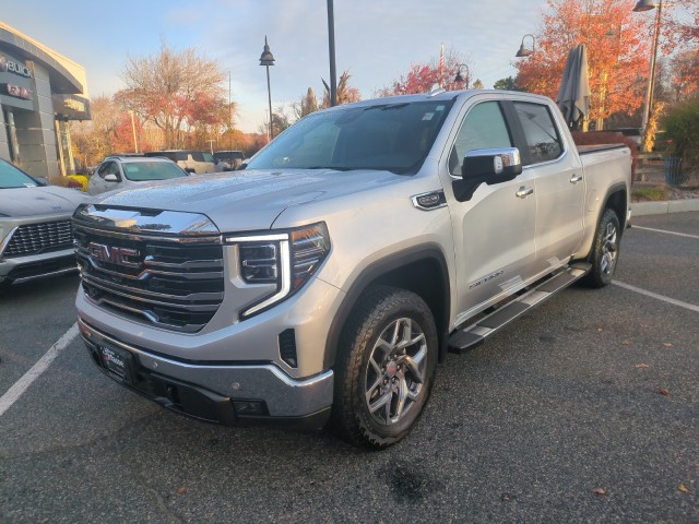 2022 GMC Sierra 1500 SLT 2