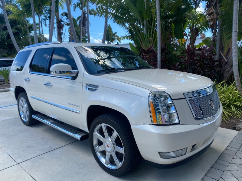 2013 Cadillac Escalade Luxury 1 OWNER LOW MILES 70,251 in ,