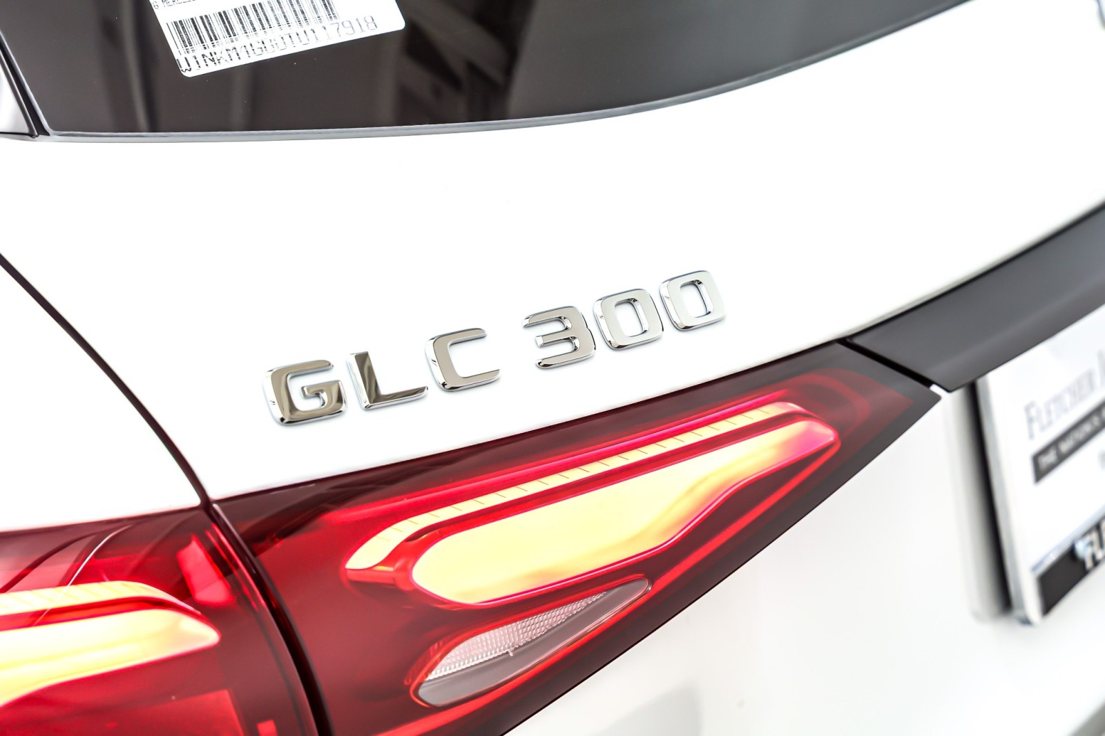 New 2026 MANUFAKTUR Moonlight White Metallic Mercedes-Benz GLC 300 image 9