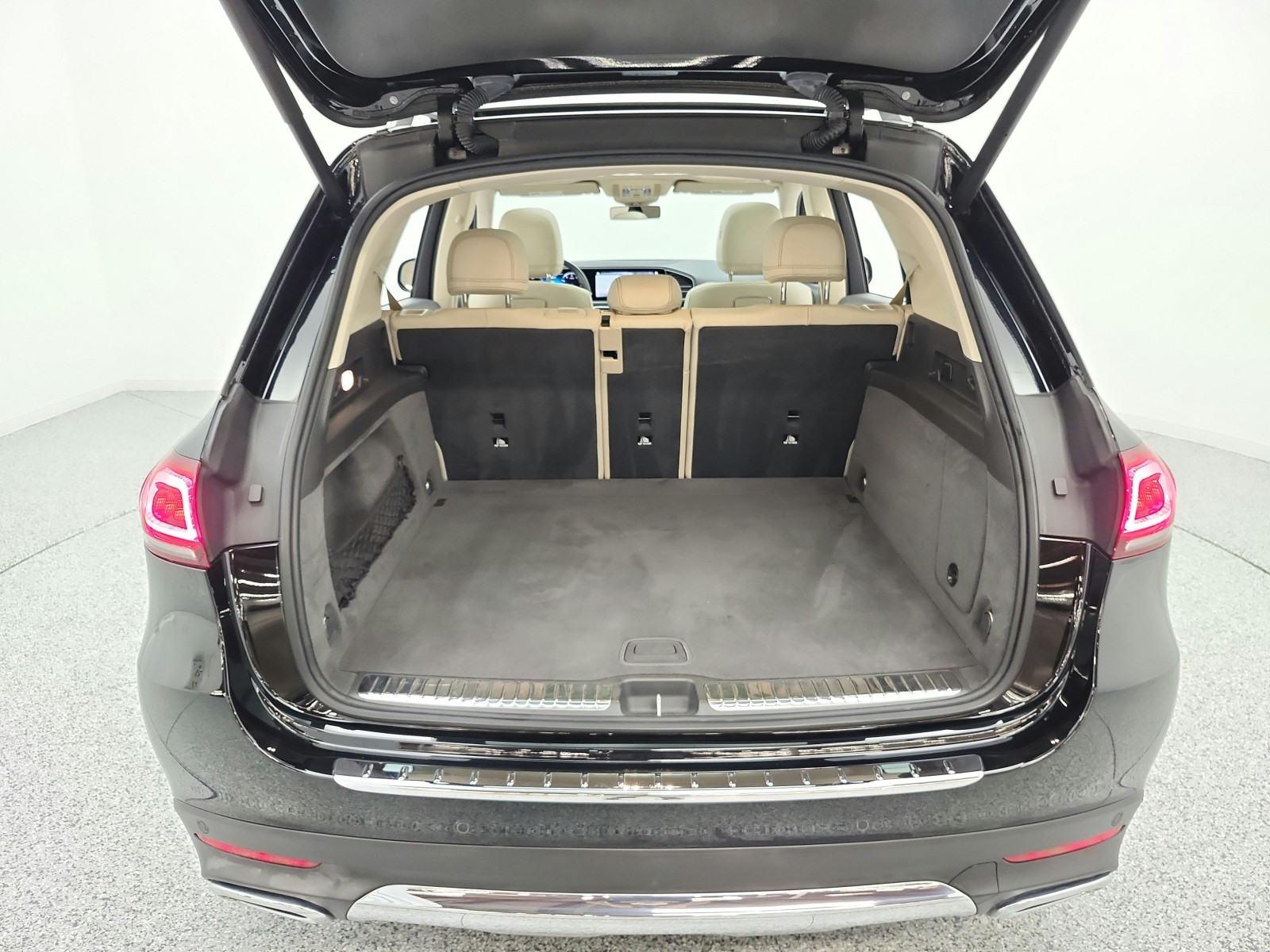 Used 2020 Black Mercedes-Benz GLE 350 4MATIC® SUV image 28