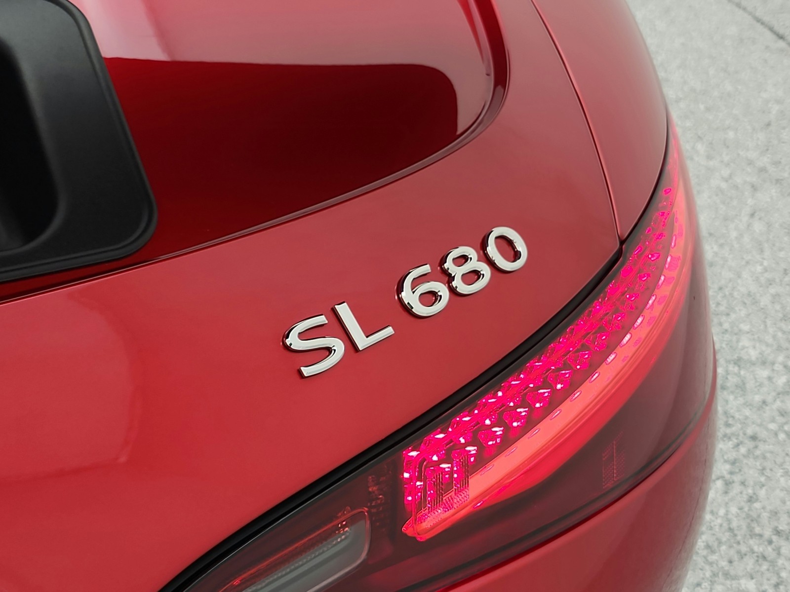 New 2026 MANUFAKTUR Garnet Red Metallic (Red Ambiance) Mercedes-Benz Maybach SL 680 Monogram Series image 17