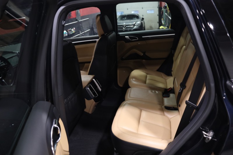 2016 Porsche Cayenne S E-Hybrid 4dr Suv in ,