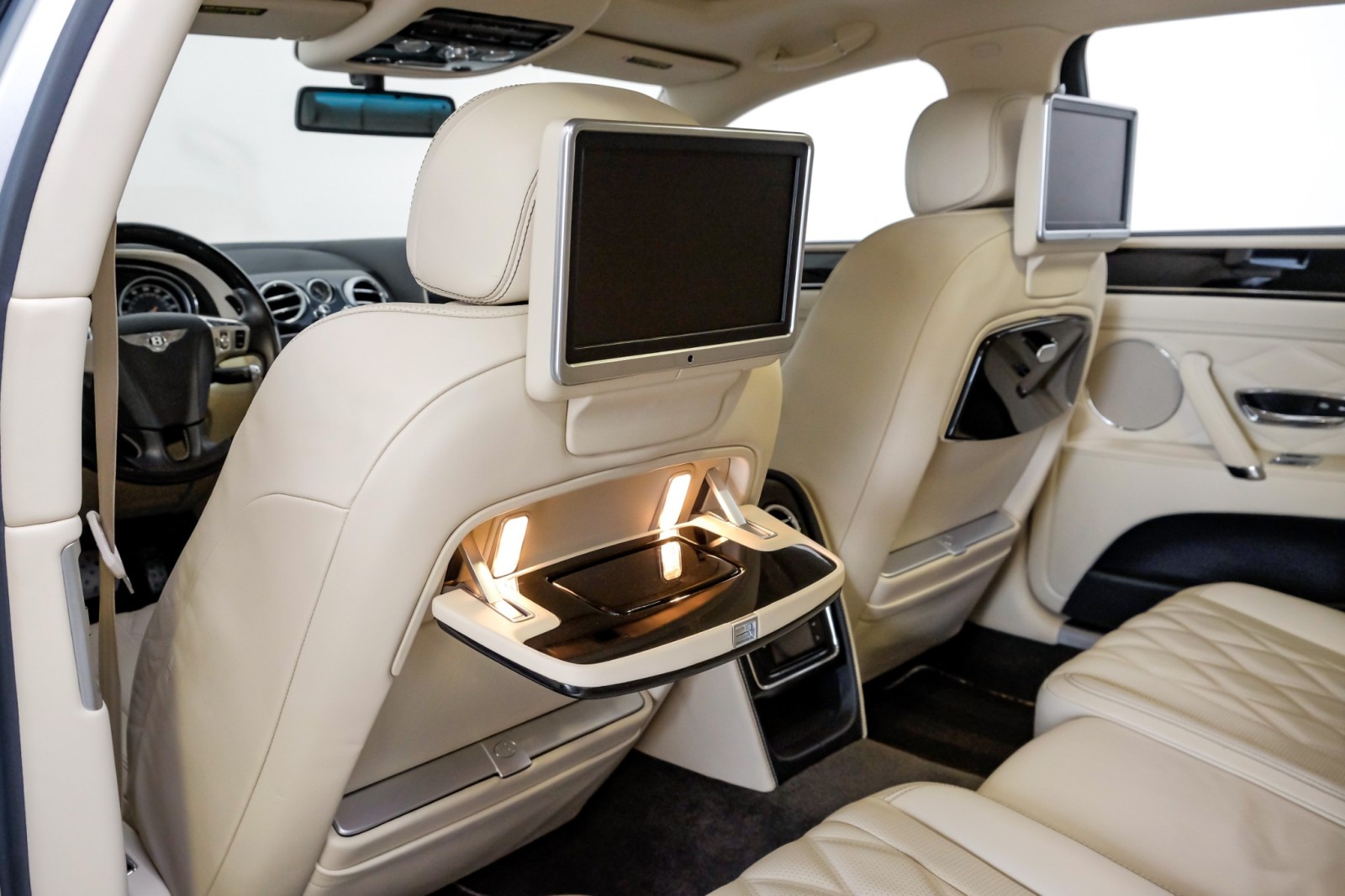 2015 Bentley Flying Spur V8 Mulliner RearEntertainment 21Alloys PicnicTable 40