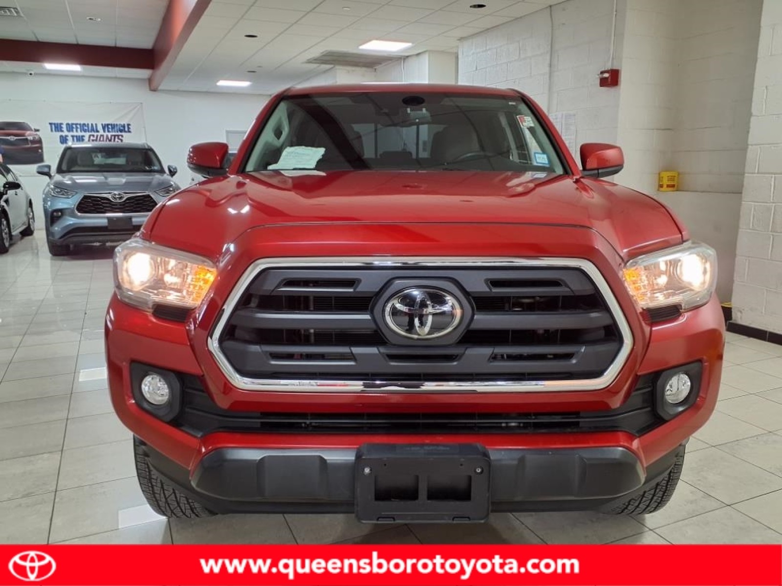 Used 2018 Toyota Tacoma SR5 with VIN 5TFCZ5AN7JX160864 for sale in Woodside, NY