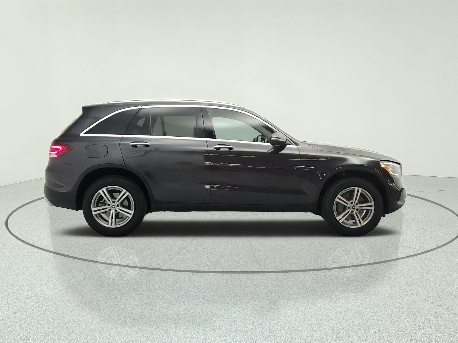 Used 2022 Graphite Grey Metallic Mercedes-Benz GLC 300 SUV image 4