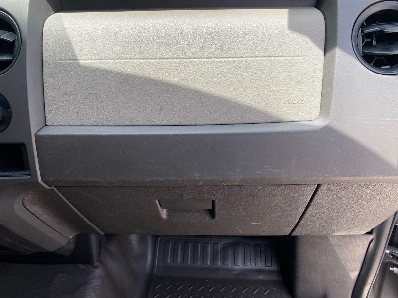 2010 Ford F-150 4 DR CREW XL LOW MILES 34,625 in , 