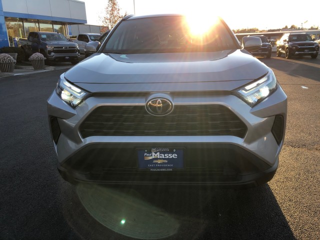 2022 Toyota RAV4 XLE 3