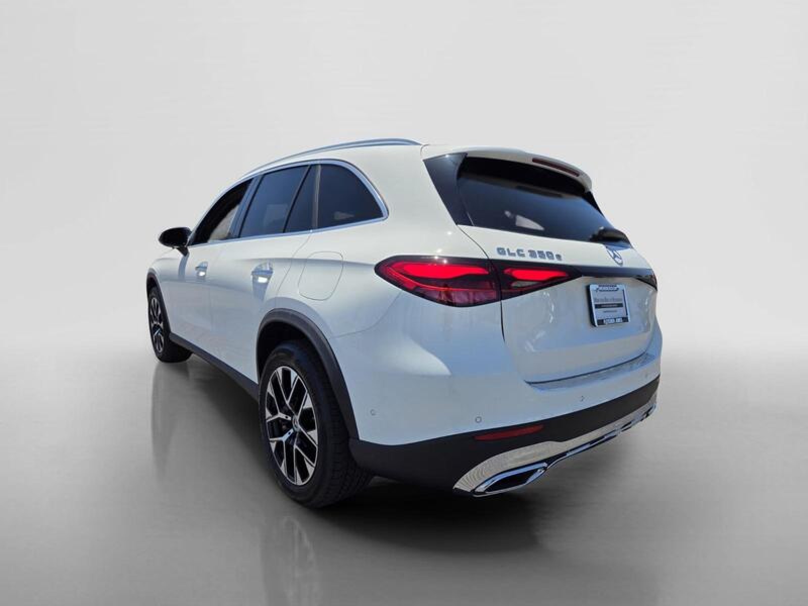 New 2026 Polar White Mercedes-Benz GLC 350e 4MATIC® SUV image 3