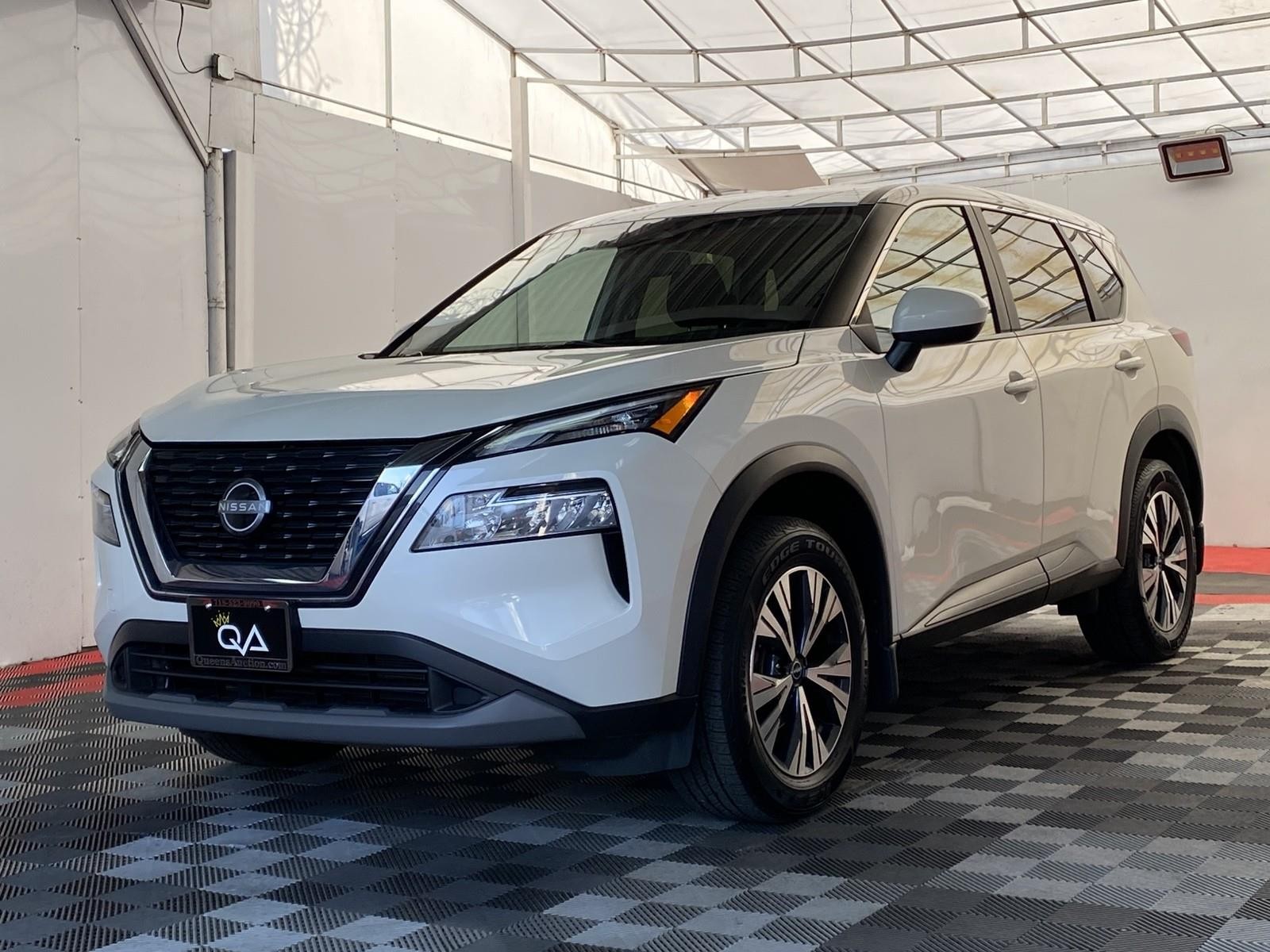 View vehicle photo 3